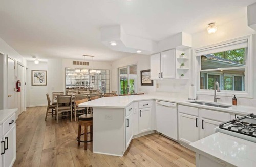 Saugatuck Cottage | Game Room, Bikes & Beach Gear · Stay with Branch