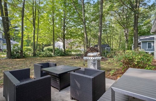 Saugatuck Cottage | Game Room, Bikes & Beach Gear · Stay with Branch