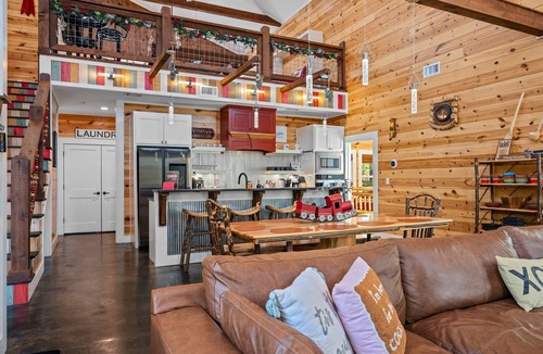 Golden Cabin | Game Room | Children’s Playset | Hot Tub