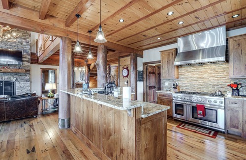 Spruce Pine Cabin | Game Room + Deck: Spacious Spruce Pine Retreat!