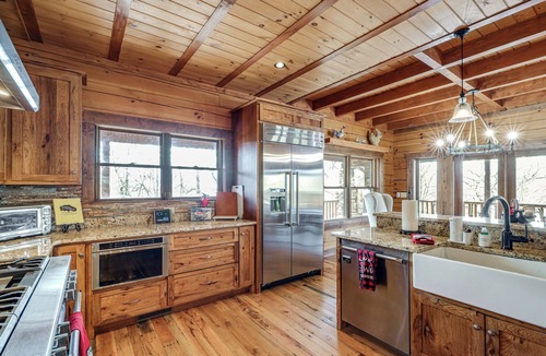 Spruce Pine Cabin | Game Room + Deck: Spacious Spruce Pine Retreat!