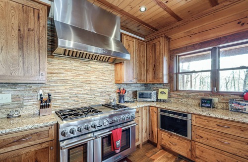 Spruce Pine Cabin | Game Room + Deck: Spacious Spruce Pine Retreat!