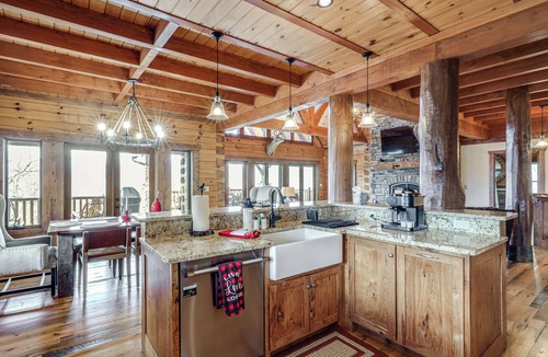 Spruce Pine Cabin | Game Room + Deck: Spacious Spruce Pine Retreat!