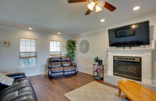 Dennis House | Game Room & Dock: Waterfront Granbury Lake Retreat