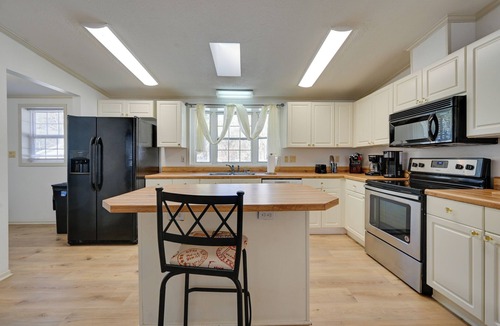 Crisp House | Game Room + Easy ECU Access: Greenville Getaway