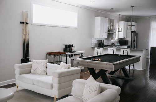 Cragin Apartment | Game Room Fire-pit Playground Gym Billiard