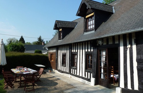 Le Faulq Cottage | Game room, fireplace and garden!