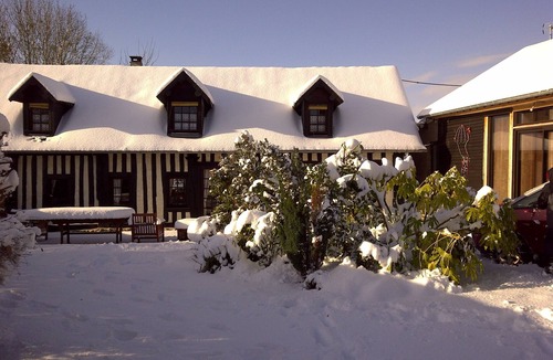 Le Faulq Cottage | Game room, fireplace and garden!