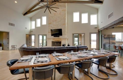 Elmo House | Game Room, Fireplaces, On-Site Lake! Kaufman Home