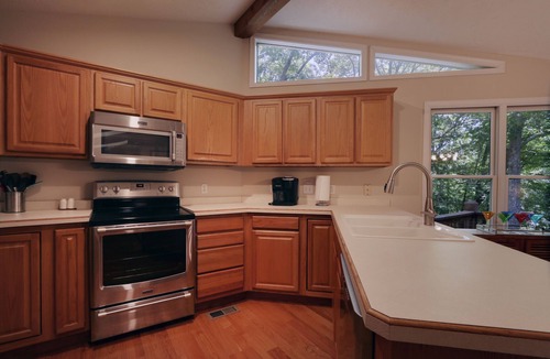 McGaheysville House | Game Room~Grill~Screen Porch~Fireplace~Top of Mountain~Walk to Most Amenities