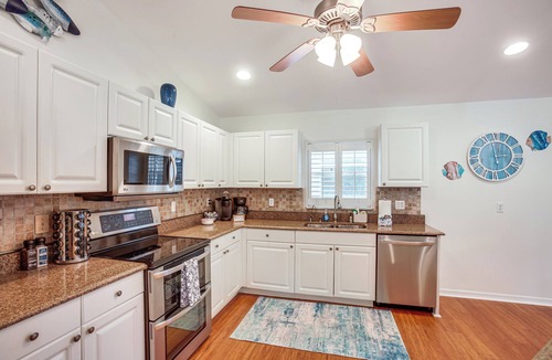 Trafalgar House | Game Room & Hot Tub: Easy Cape Coral Adventures