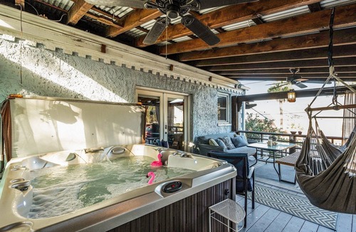 Charleston House | Game Room Hot Tub King Bed WiFi W/D Full Kitchen Pet-Friendly!
