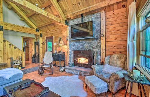 West Dover House | Game Room & Hot Tub: Pet-Friendly Mount Snow Gem