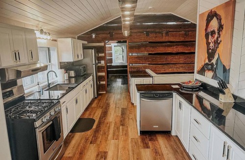 Laurelville Cabin | Game room, hot tub, SAUNA, cold plunge retreat!