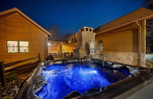 Laurelville Cabin | Game room, hot tub, SAUNA, cold plunge retreat!