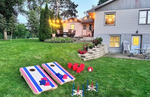 Amery House | Game Room! -Lakefront 5BRM - Huge Yard