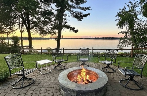 Amery House | Game Room! -Lakefront 5BRM - Huge Yard
