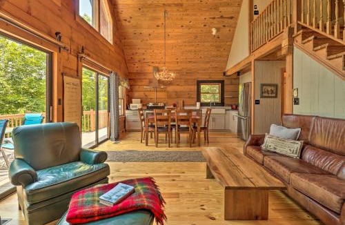 Lynn House | Game Room! Lakefront Family Cabin in Landrum