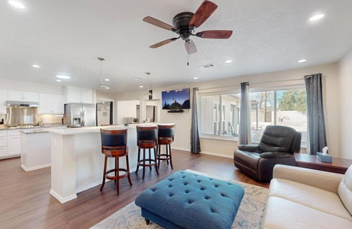 Northeast Heights Apartment | Game Room &Movie Room | 4bd 2Ba