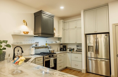 Victorian Village House | Game Room + Parking | Neil Ave Near OSU Expo