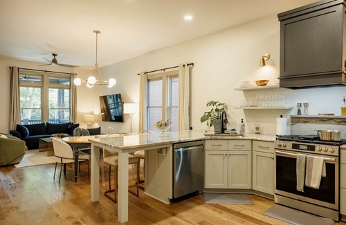 Victorian Village House | Game Room + Parking | Neil Ave Near OSU Expo