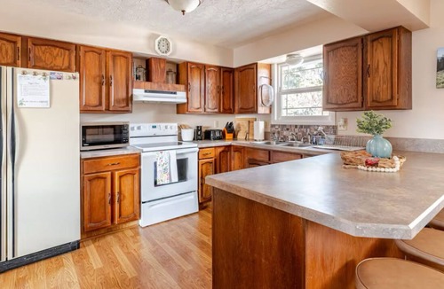 Idaho Falls House | Game Room - Pet-Friendly - Fire Pit - Deck - AC - Near Airport