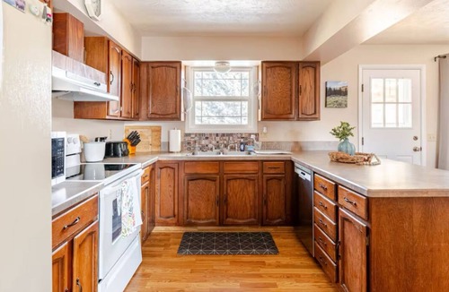 Idaho Falls House | Game Room - Pet-Friendly - Fire Pit - Deck - AC - Near Airport