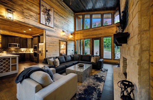 Broken Bow Cabin | Game Room - POOL - 4 King Bedroom + Bunk Room with Spacious Patio on a Creek!