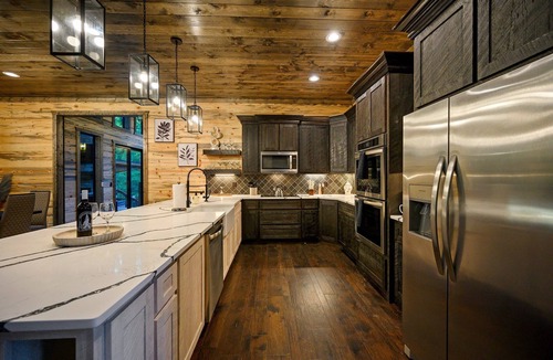 Broken Bow Cabin | Game Room - POOL - 4 King Bedroom + Bunk Room with Spacious Patio on a Creek!