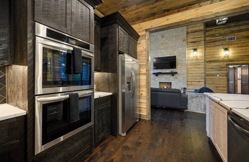 Broken Bow Cabin | Game Room - POOL - 4 King Bedroom + Bunk Room with Spacious Patio on a Creek!