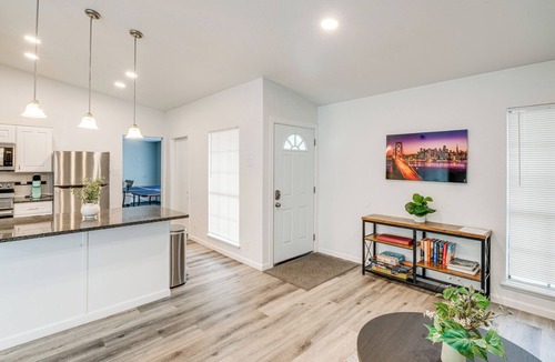 The Colony Cottage | Game Room & Pool: Family Home in The Colony!