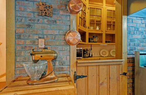 Town of Hope House | Game Room, Riverfront, Hot Tub, Sparkling Clean, 2-Acres "The Honeybee Cabin"