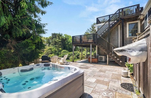 West Chatham House | Game Room, Rooftop Deck, Fire Pit!