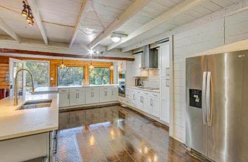 Streetman House | Game Room, Trails! 30-Acre Lakefront Streetman Gem