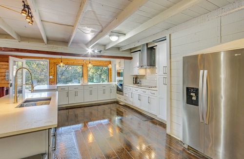 Streetman House | Game Room, Trails! 30-Acre Lakefront Streetman Gem