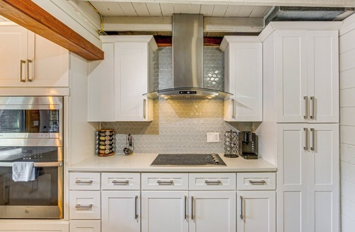 Streetman House | Game Room, Trails! 30-Acre Lakefront Streetman Gem