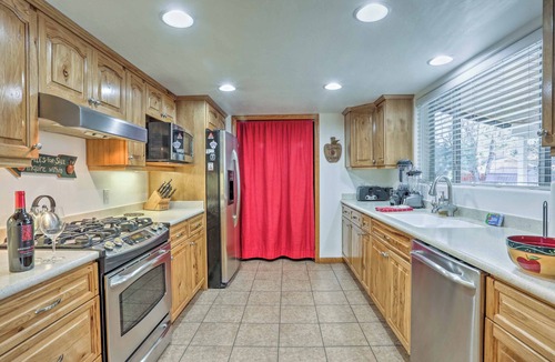 Pinetop-Lakeside Cottage | Game Room, Yard, Deck & Fireplace: Lakeside Home