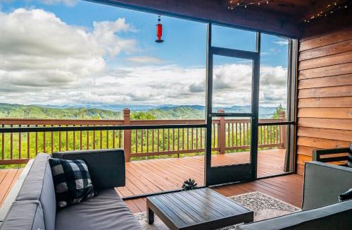 Murphy House | Game Rooms and Views Spacious Mtn Cabin in Murphy!