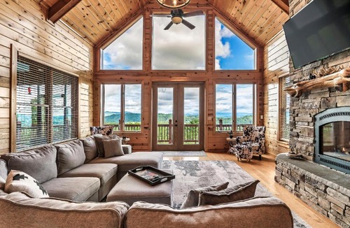 Murphy House | Game Rooms and Views Spacious Mtn Cabin in Murphy!