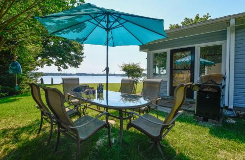 Mount Holly House | Game Themed Waterfront Fun at Easthaven