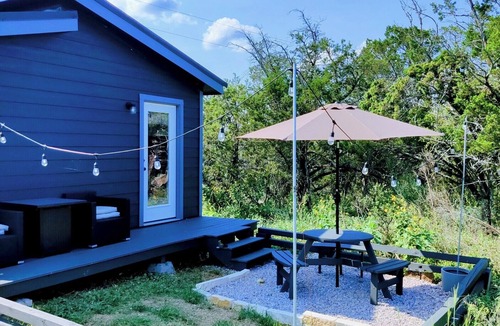 Burnet Cabin | Gamer's Off-Grid & Secluded Getaway, Pets Stay FREE!