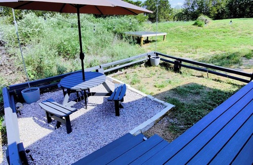 Burnet Cabin | Gamer's Off-Grid & Secluded Getaway, Pets Stay FREE!