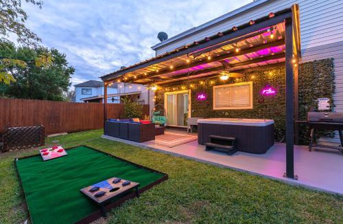 West San Antonio House | GameRoom, BBQ & Hot-tub by Lackland & SeaWorld