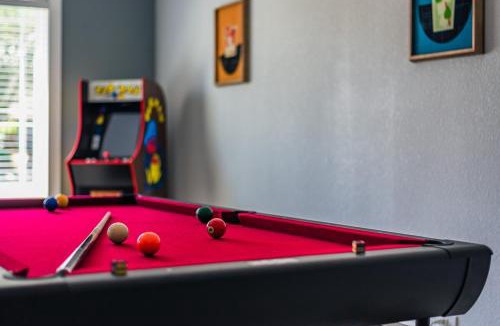 West San Antonio House | GameRoom, BBQ & Hot-tub by Lackland & SeaWorld