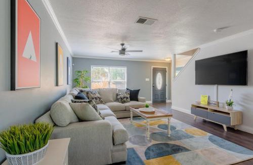 West San Antonio House | GameRoom, BBQ & Hot-tub by Lackland & SeaWorld