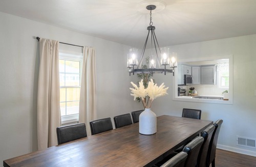 Saint Marys  Saint Joseph County House | *GameRoom*Pool*2663ft²*King Bed*65" TV*1000Mbps