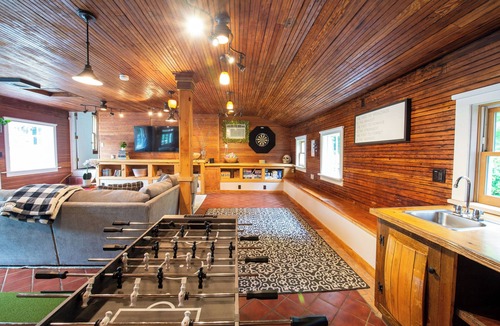 Jacksonville House | GAMERS HAVEN, River Wine Inn!