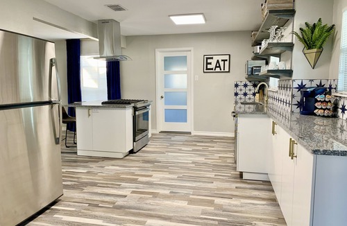 West San Antonio House | Games Galore & Rooftop Deck by St. Mary's, BMT