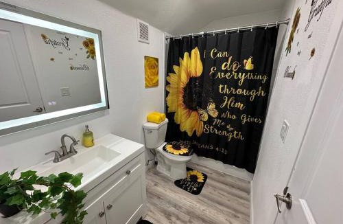 West Arlington Apartment | Games Haven with Crib Mins from AT&T, Sixflags, UTA, GlobeLife, AmericanAirlinesCenter