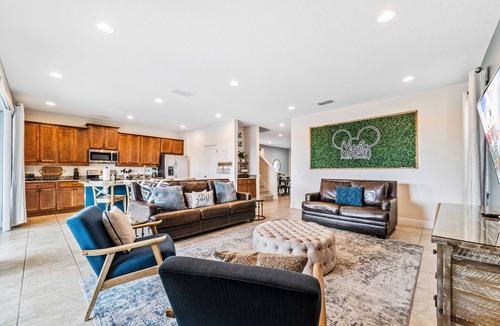 West Kissimmee House | Games Room/Private Pool and Hot Tub/Beautifully furnished/Movie Room/Free Wifi